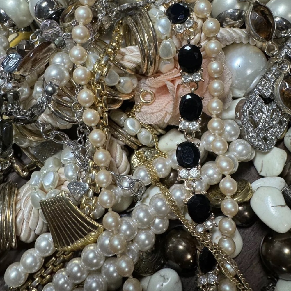 4 LB Vintage Gold & Silver Tone Costume Jewelry Lot | Signed + Unsigned | Mostly - Picture 3 of 8